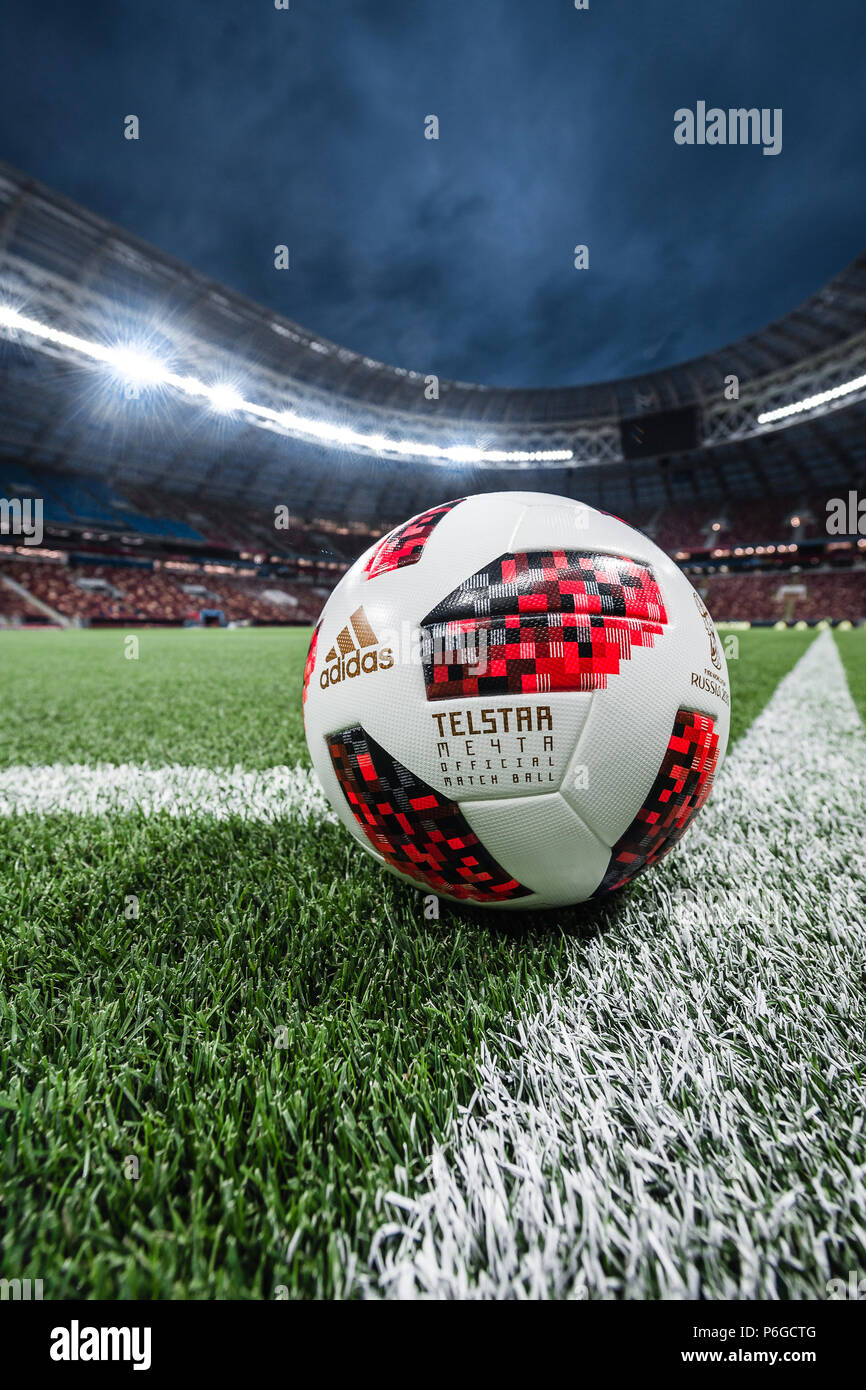 FuBball Adidas Telstar Mechta offizielle Spielball der Knock out runden FIFA WM Russland 2018 auf dem Spielfeld in Luzhniki Stadion Moskau Russland Stockfotografie Alamy