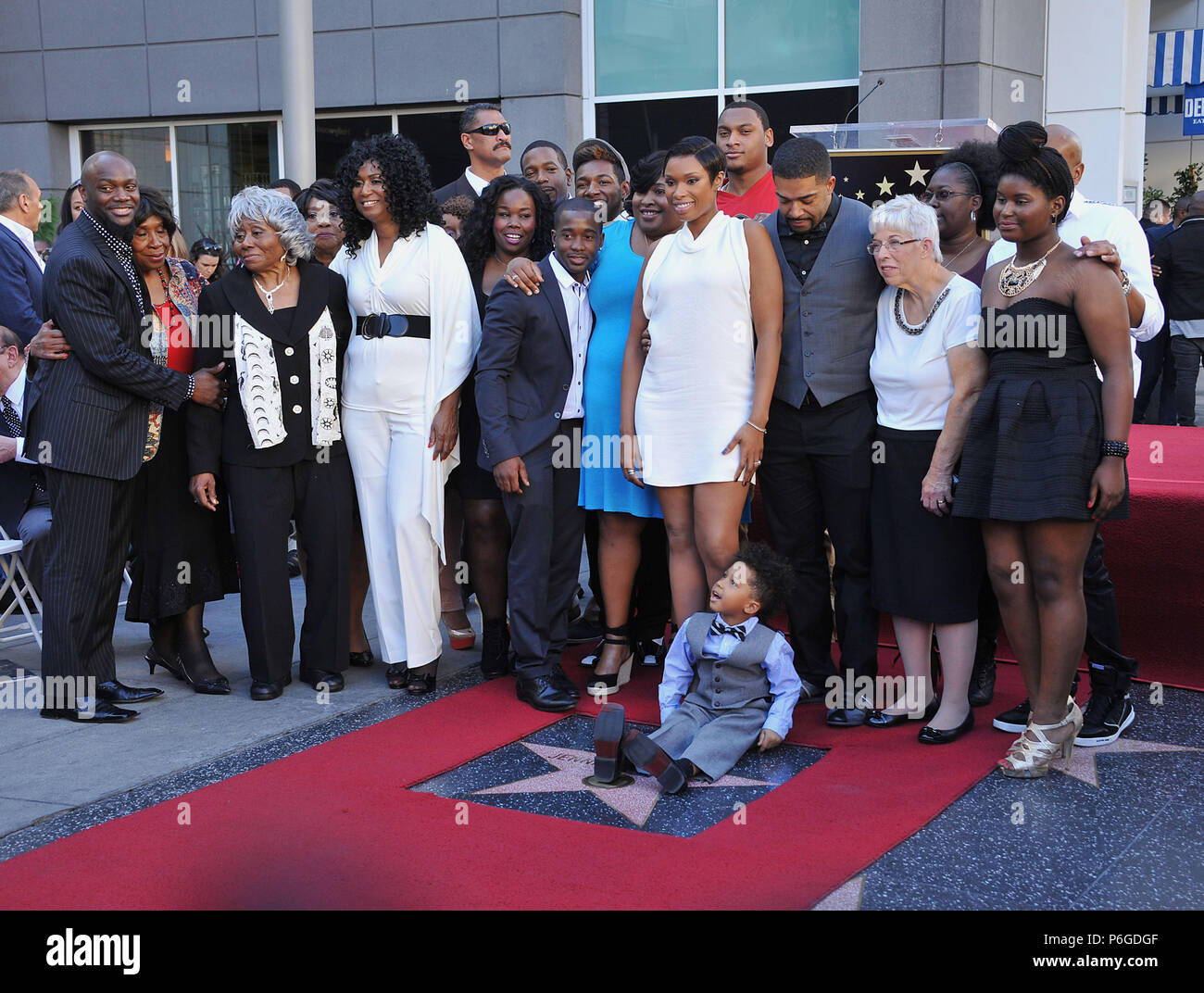 Jennifer Hudson - und Familie an der Zeremonie zu Ehren Jennifer Hudson, die mit einem Stern auf dem Hollywood Walk of Fame in Los Angeles. Jennifer Hudson-start Familie 059 Veranstaltung in Hollywood Leben - Kalifornien, Red Carpet Event, USA, Filmindustrie, Prominente, Fotografie, Bestof, Kunst, Kultur und Unterhaltung, Topix prominente Mode, Besten, Hollywood Leben, Event in Hollywood Leben - Kalifornien, Film Stars, TV Stars, Musik, Promis, Topix, Bestof, Kunst, Kultur und Unterhaltung, Fotografie, Anfrage tsuni@Gamma-USA.com, Kredit Tsuni/USA, ausgezeichnet mit einem Stern auf dem Hollywood Stockfoto