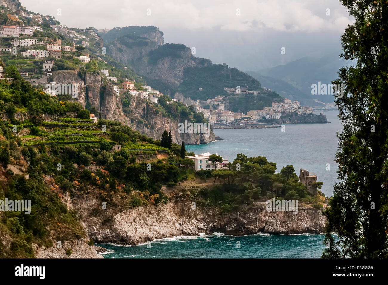 Schöne Sicht auf die berühmte Küste von Amalfi, Kampanien, Italien Stockfoto