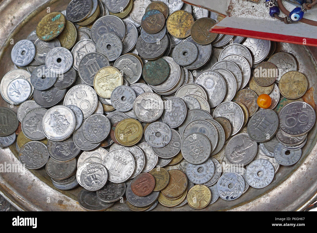 Alte griechische Drachme Münzen Geld in Fach Stockfoto