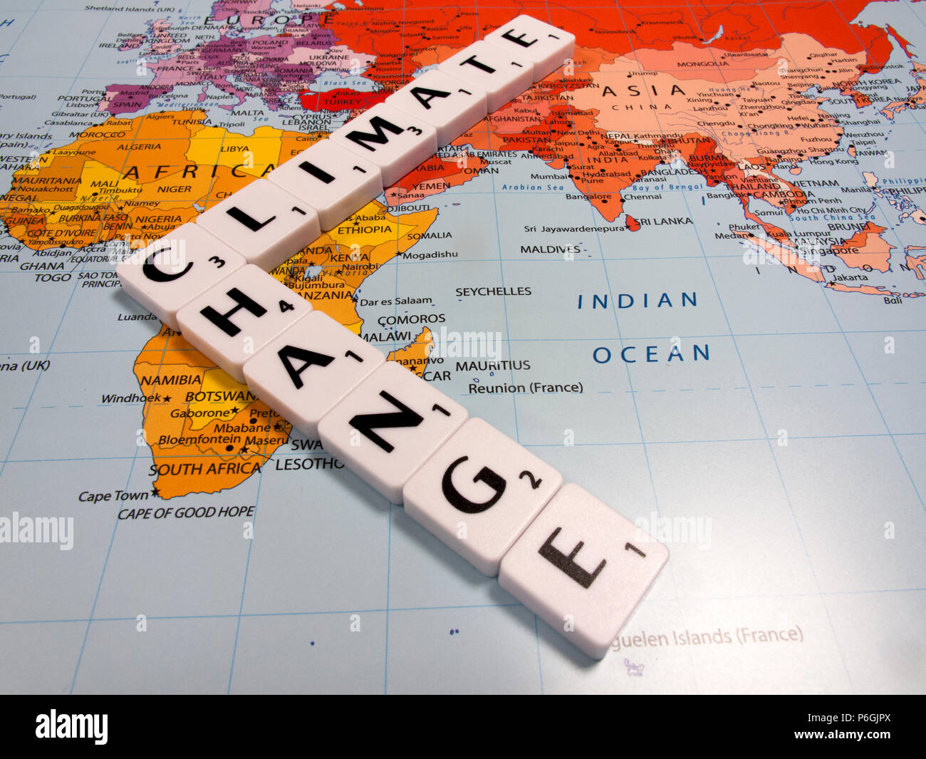 Darstellung der Klimawandel, die durchschnittliche globale Temperatur am schnellsten in der aufgezeichneten Geschichte zugenommen hat, auf Weltkarte Hintergrund Stockfoto