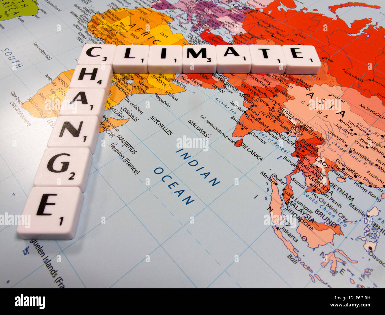 Darstellung der Klimawandel, die durchschnittliche globale Temperatur am schnellsten in der aufgezeichneten Geschichte zugenommen hat, auf Weltkarte Hintergrund Stockfoto