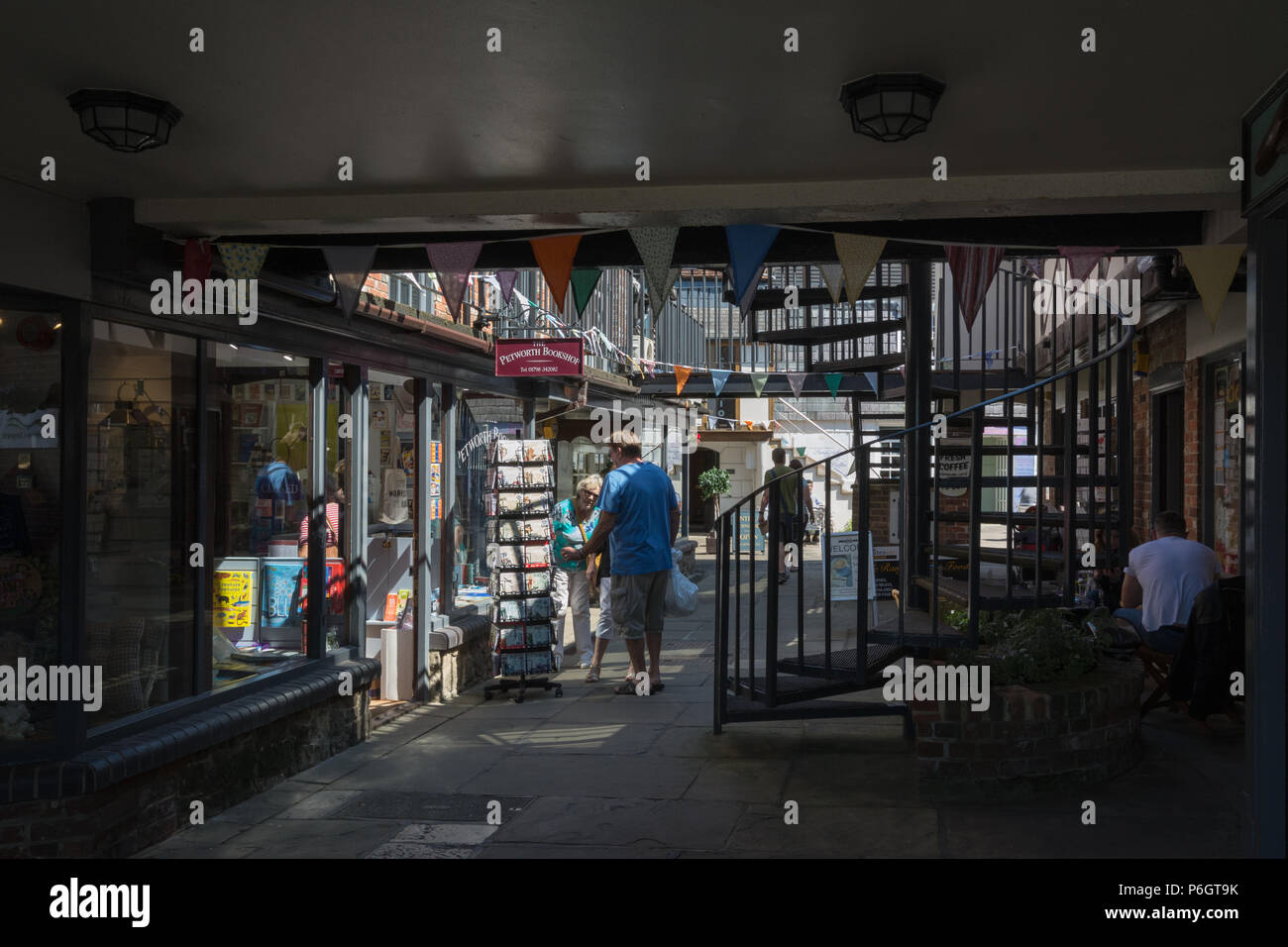 Die Alte Bäckerei Einkaufspassage in der malerischen Marktstadt Petworth, West Sussex, Großbritannien Stockfoto