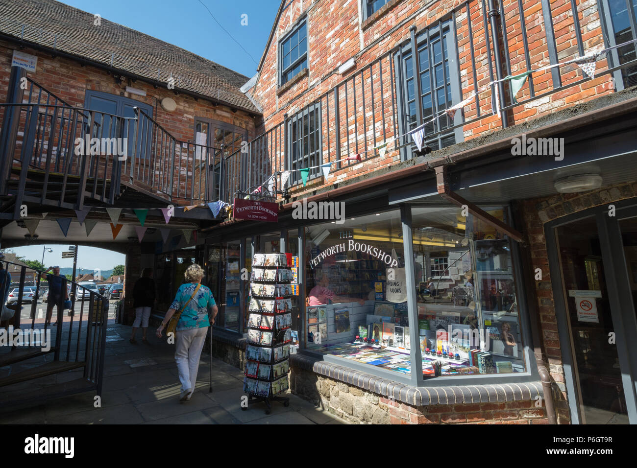 Die Alte Bäckerei Einkaufspassage in der malerischen Marktstadt Petworth, West Sussex, Großbritannien Stockfoto