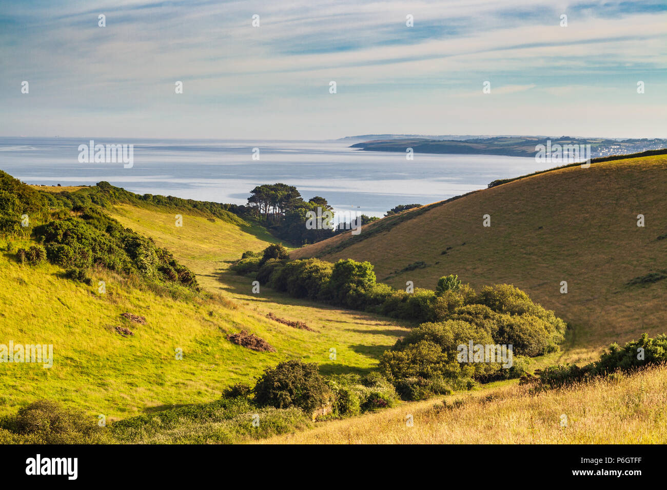 Ansicht des kornischen coutryside Tal über carne Strand uk Stockfoto