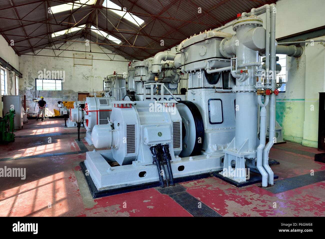 Industrial Air Kompressoren im Kompressorhaus, Geevor Tin Mine Museum, Pendeen, West Penwith, Cornwall, England, Großbritannien Stockfoto