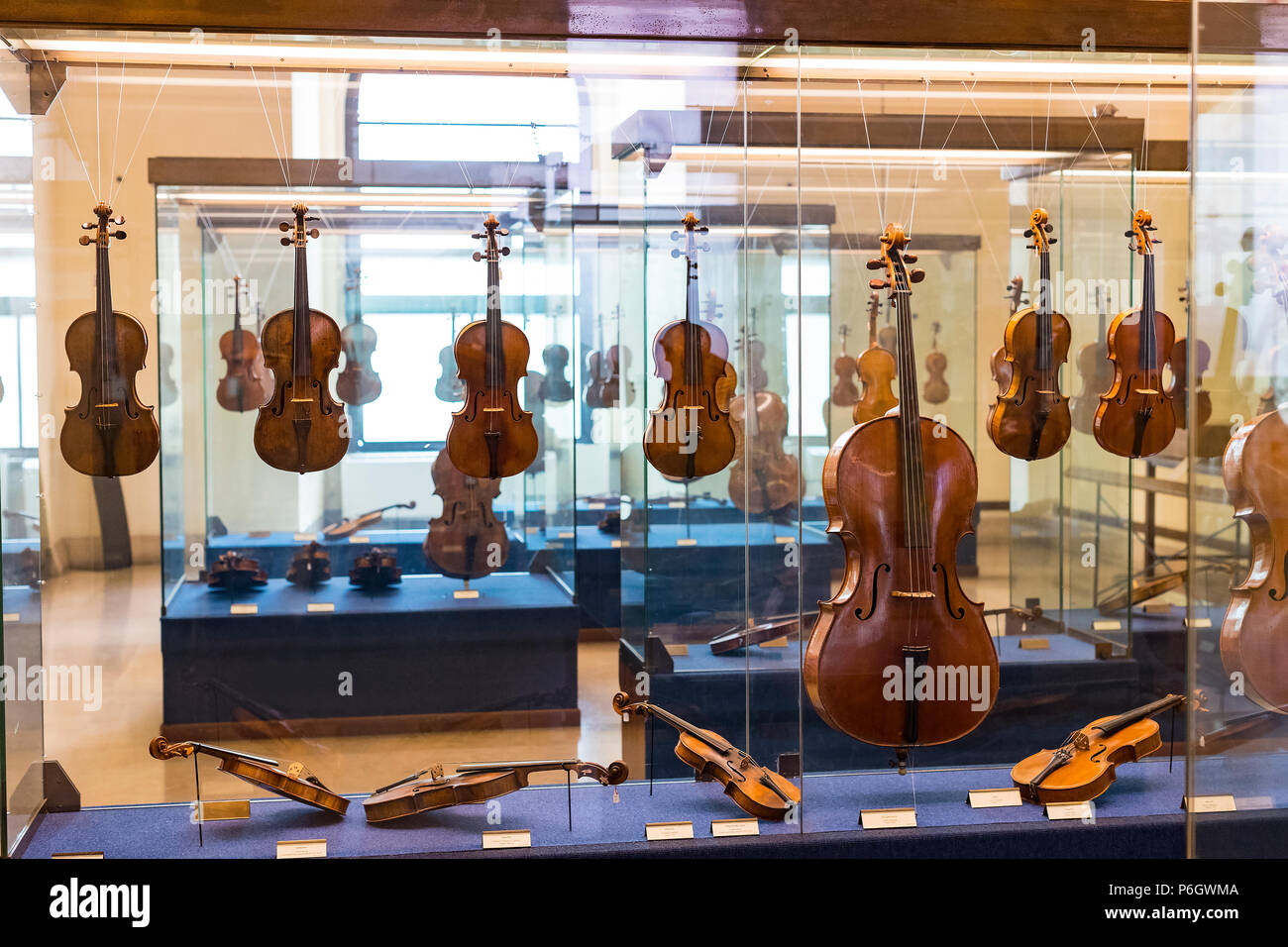 Vom 6. Juni 2018, MAILAND, ITALIEN: Ausstellung von Musikinstrumenten von Mailand ist in das Schloss Sforza Museum ausgestellt. Stockfoto