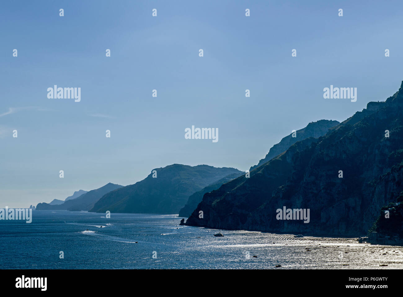 Die Amalfi Küste am späten Nachmittag in die Sonne schießen, Italien Stockfoto