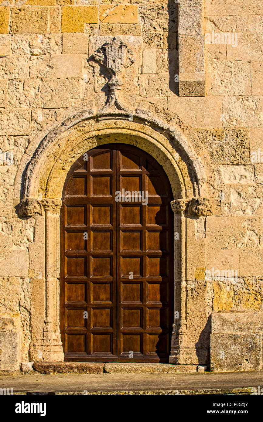 Italien Sardinien Porto Torres - Basilika di San Gavino, San Proto und San Gianuario Tür Stockfoto