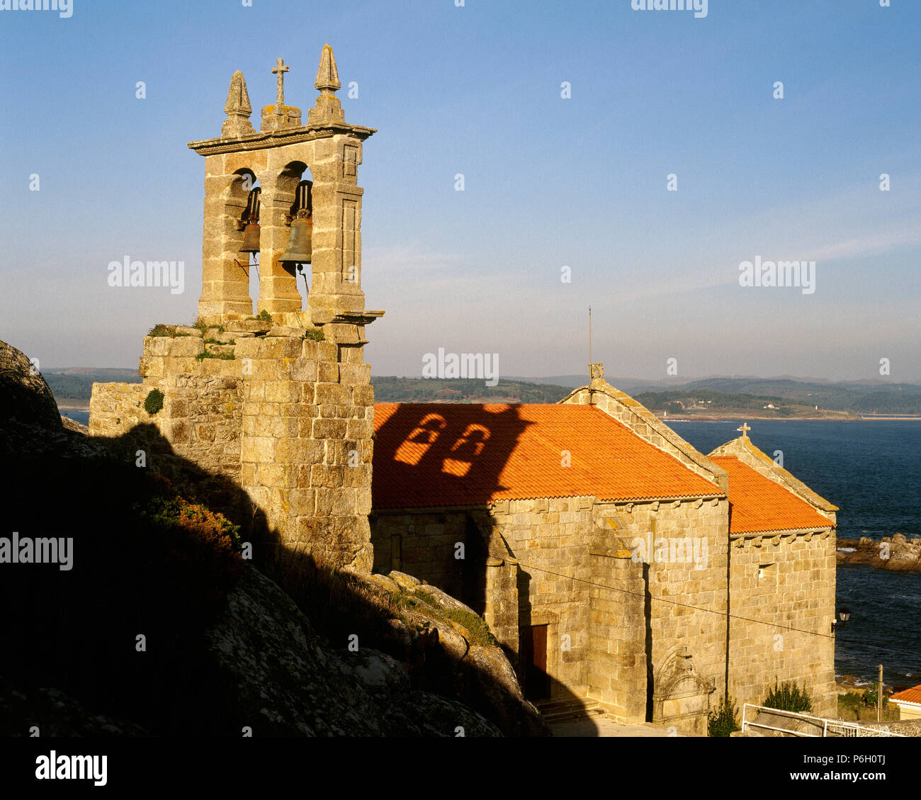 Spanien. Galizien. Provinz La Coruña. Muxi. Pfarrkirche Santa Maria von muxi. Es wurde im 14. Jahrhundert im gotischen sailor Stil über einen früheren Tempel des 12. Jahrhundert erbaut. Stockfoto