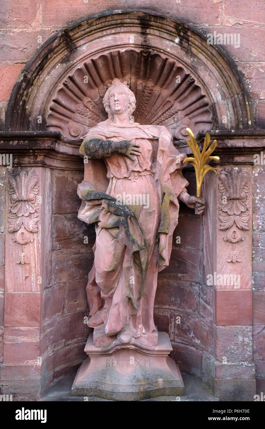 Hl. Beatrix Statue, Amorbach Benediktinerkloster Kirche im Landkreis Miltenberg in Unterfranken in Bayern, Deutschland Stockfoto