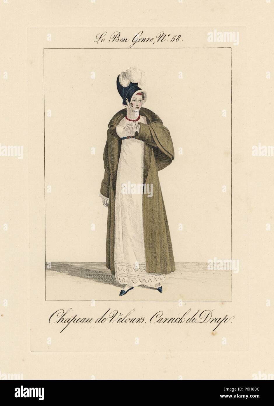 Frau in Velvet Motorhaube mit Federn, lange Carrick Mantel in Wolle mit zwei pelerines (Schulter umhänge). 'Es gibt nichts leichter, weicher und wärmer als ein Cashmere Schal. Die Damen Kleid mit schweren, sperrigen Wolle, Fell." Papierkörbe Gravur von Pierre de la Mesangere's Le Bon Genre, Paris, 1817. Stockfoto