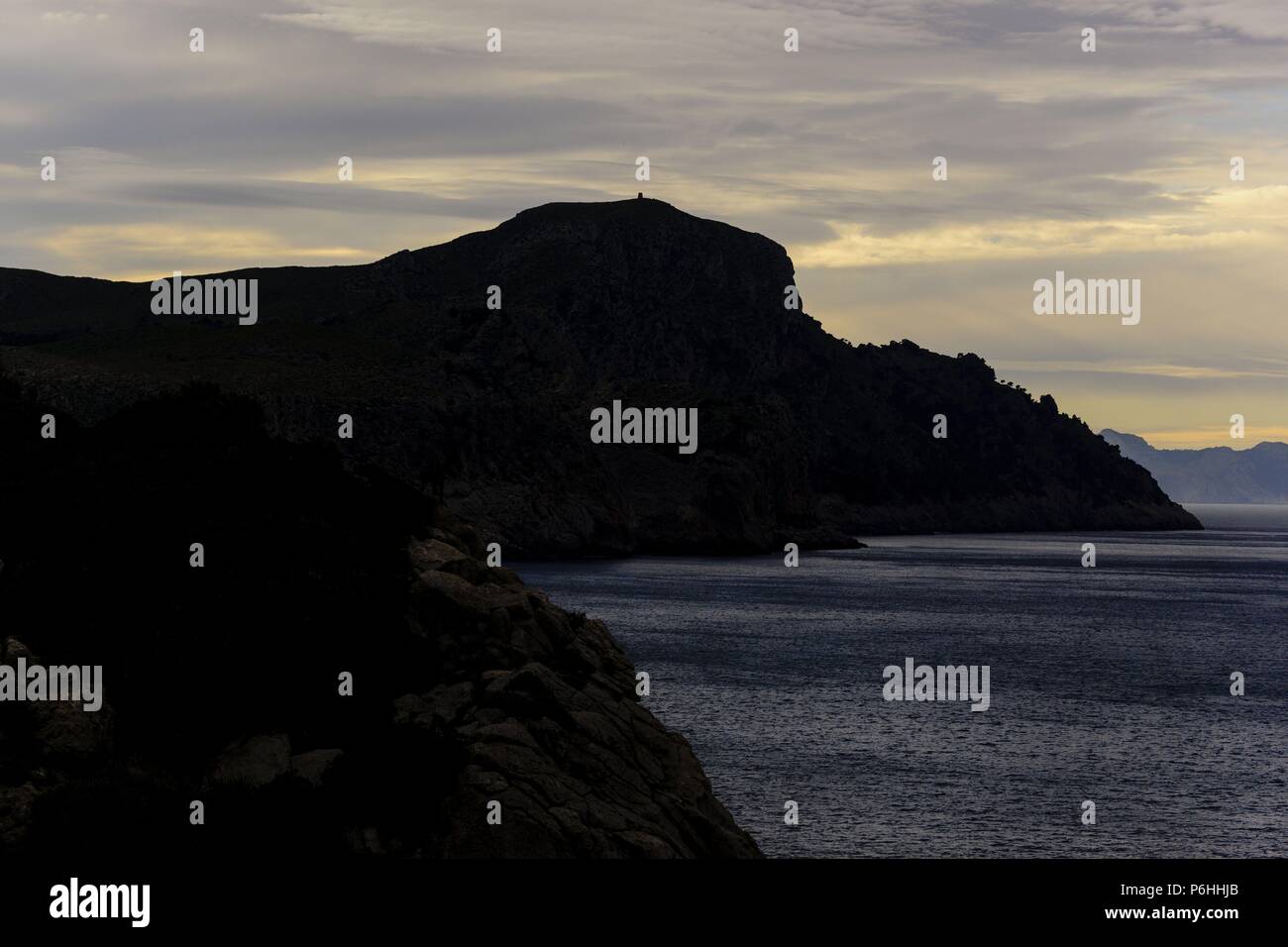 Talaia Moreia, edificada en 1580, den Berg Macizo de Cap de Ferrutx, Parque Natural de Llevant, Artà. Mallorca, Islas Baleares, España. Stockfoto