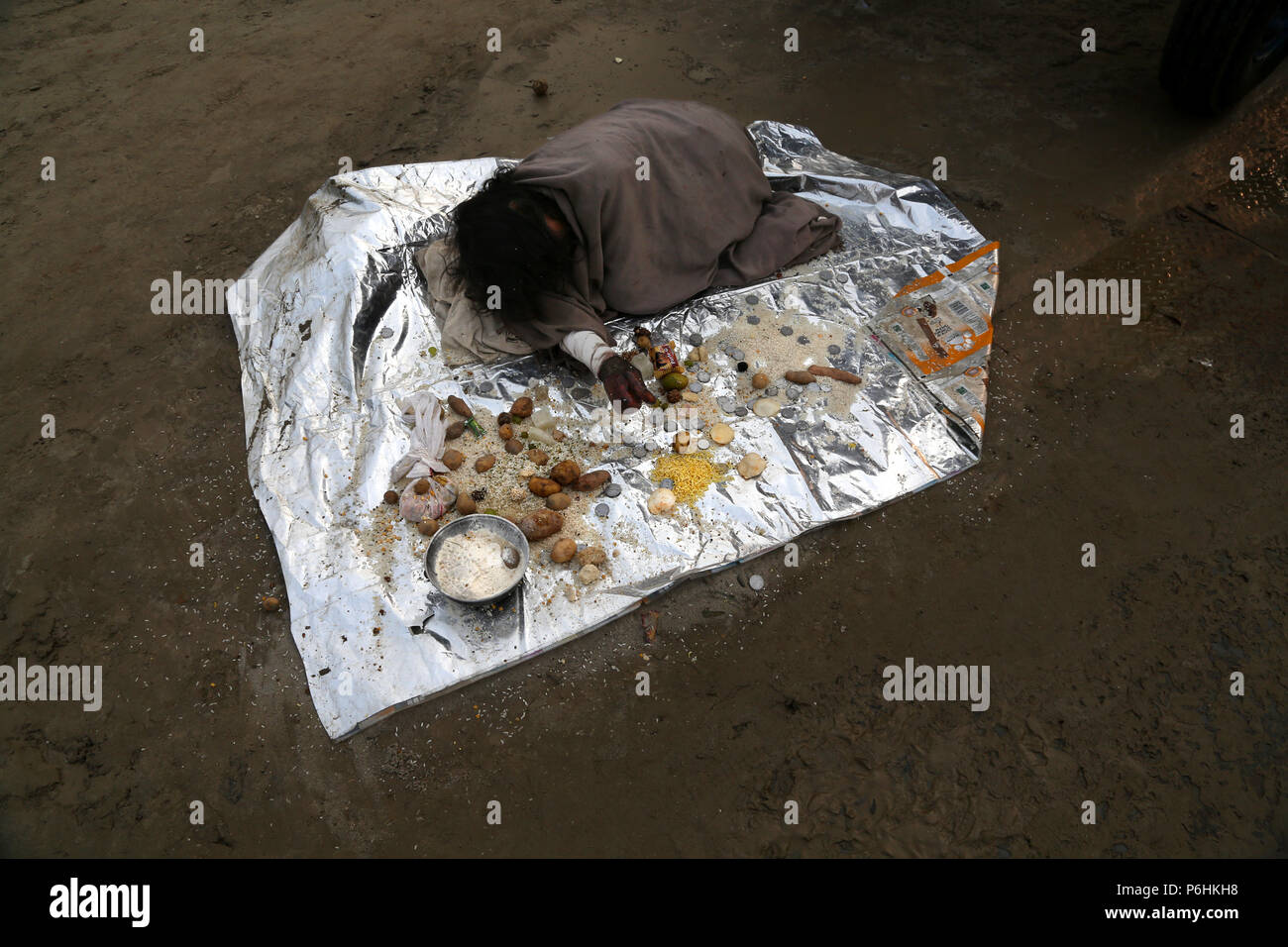 Bettler Behinderte behinderte verbrannt Maha Kumbh mela in Allahabad, Indien 2013 Stockfoto
