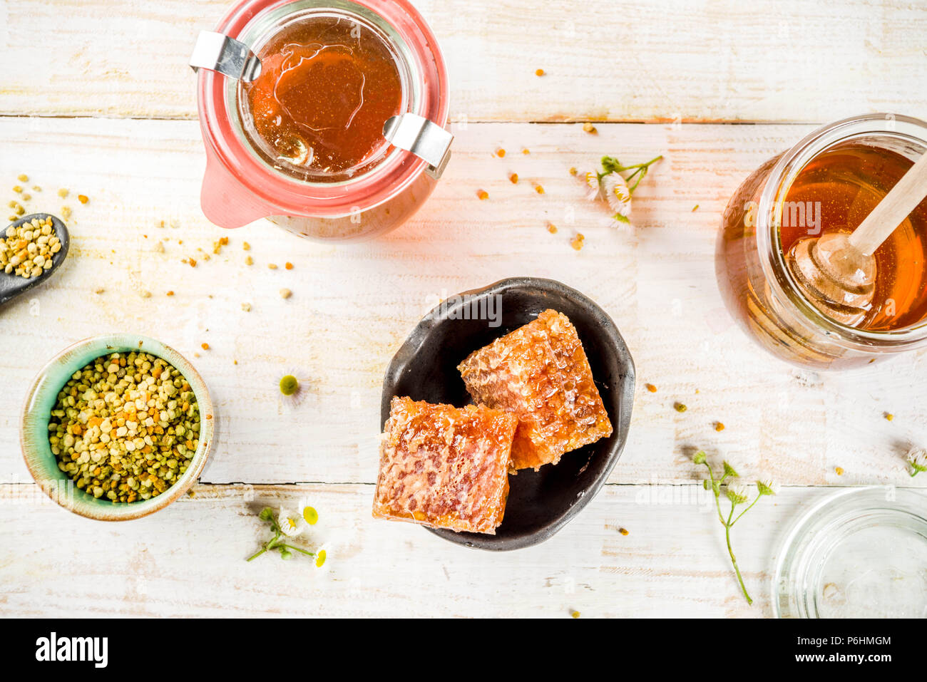 White Flowery Top Stockfotos & White Flowery Top Bilder - Alamy