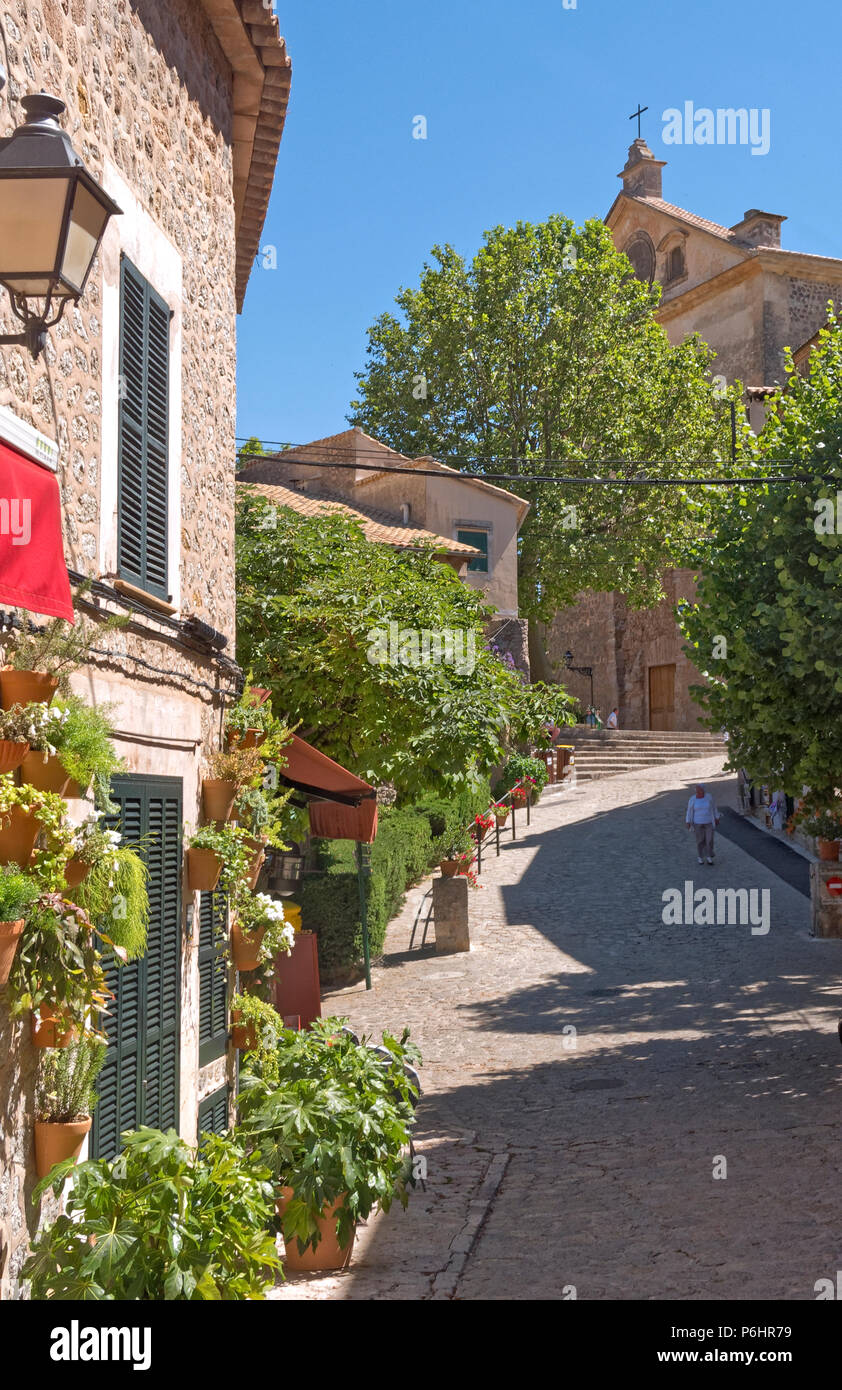 Valldemossa, in der Nähe der Kartause Klostergebäude aus dem 14. Jahrhundert bekannt als die Kartause von Valldemossa. Stockfoto