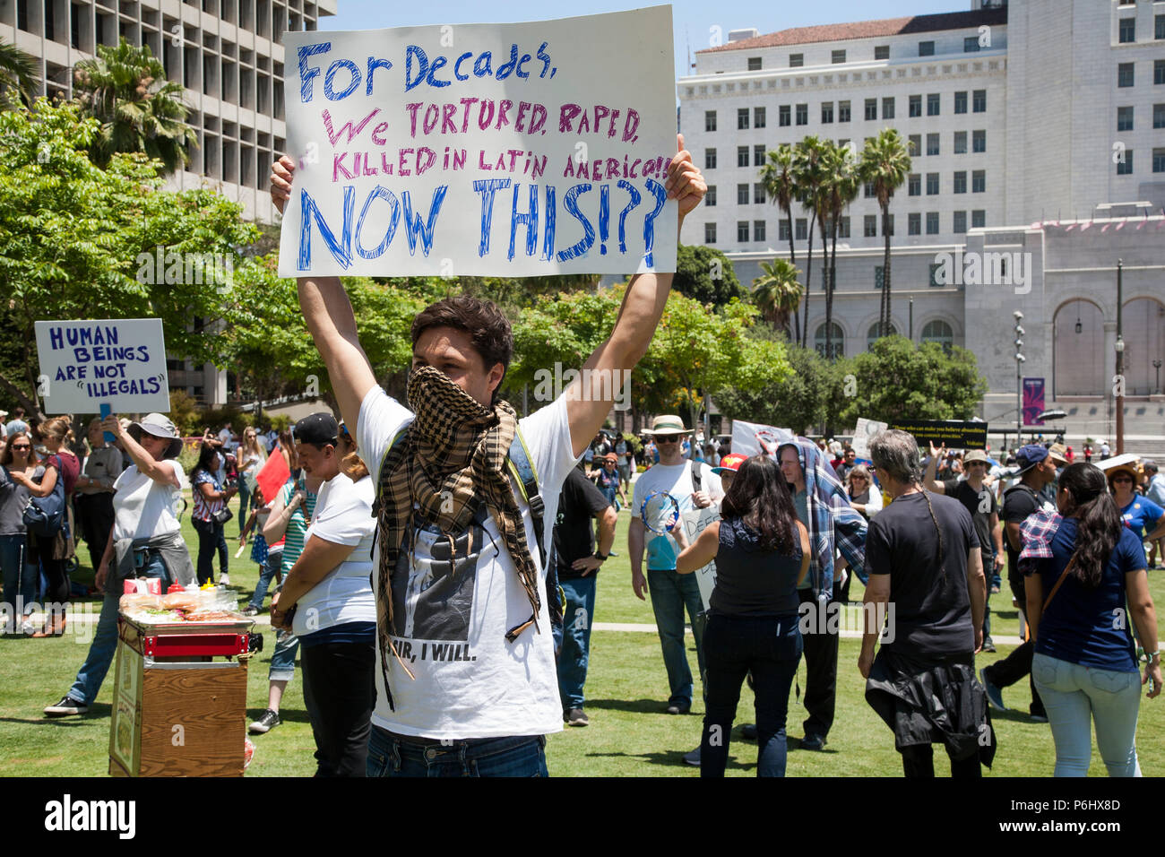 Demonstranten die Familien zusammen. März und Kundgebung in der Innenstadt von LA protestiert der Trumpf Verwaltung Politik der Trennung von migrantenfamilien. Stockfoto