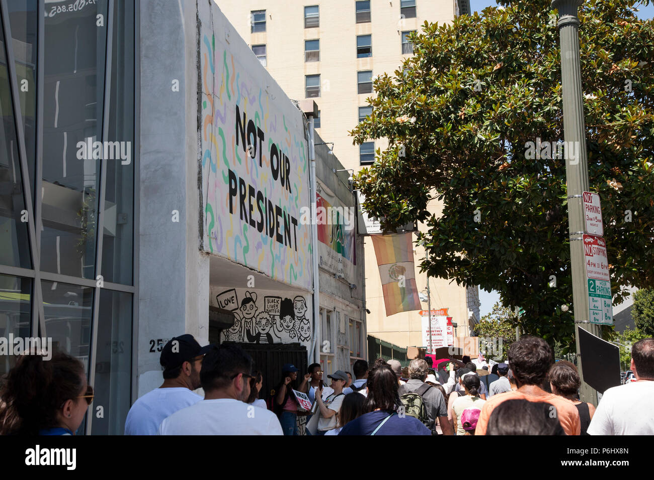 Demonstranten die Familien zusammen. März und Kundgebung in der Innenstadt von LA protestiert der Trumpf Verwaltung Politik der Trennung von migrantenfamilien. Stockfoto