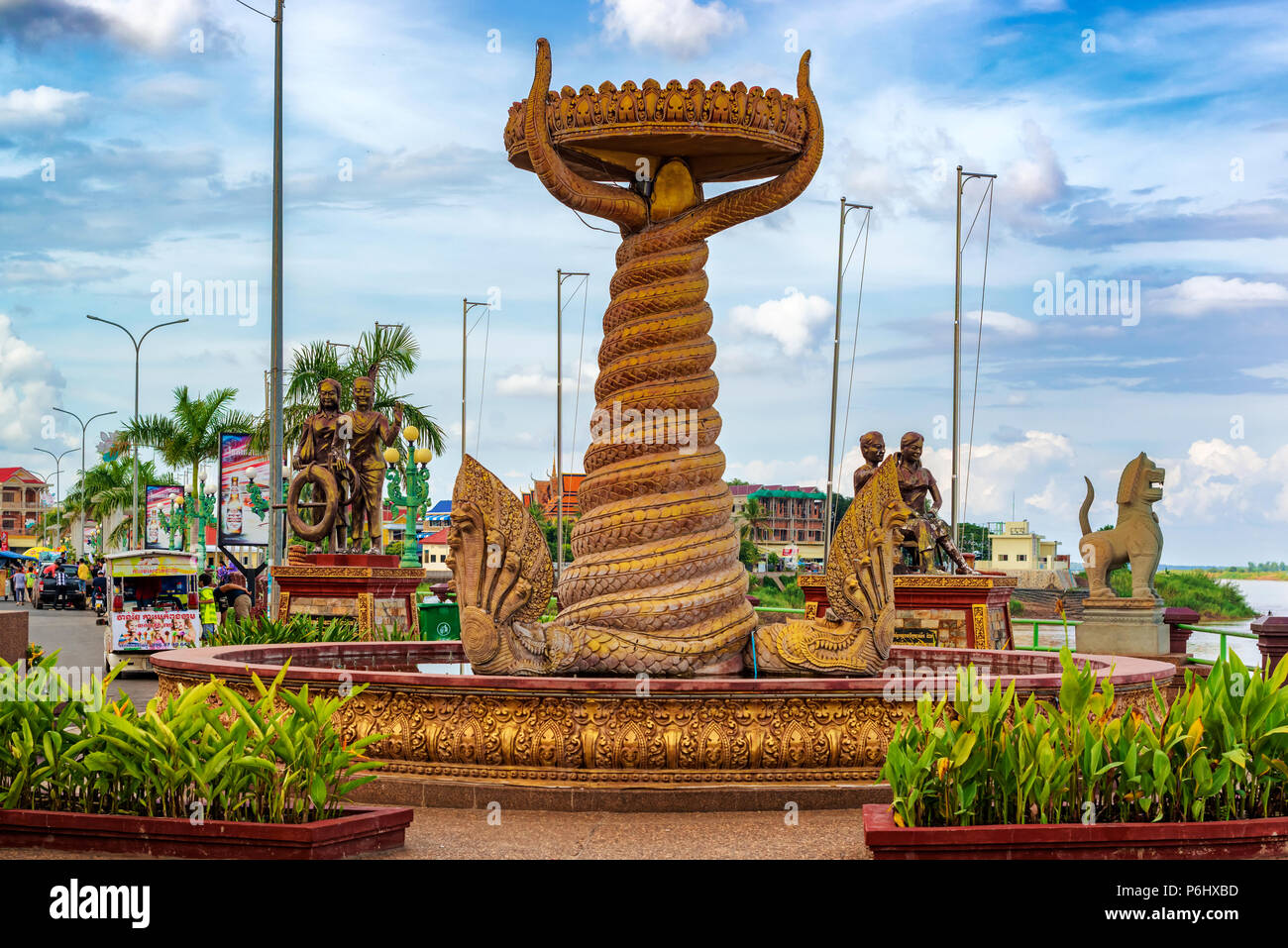 Kampong Cham, Kambodscha - November 22, 2017: Statuen am Mekong River Promenade in Kampong Cham, Kambodscha. Stockfoto