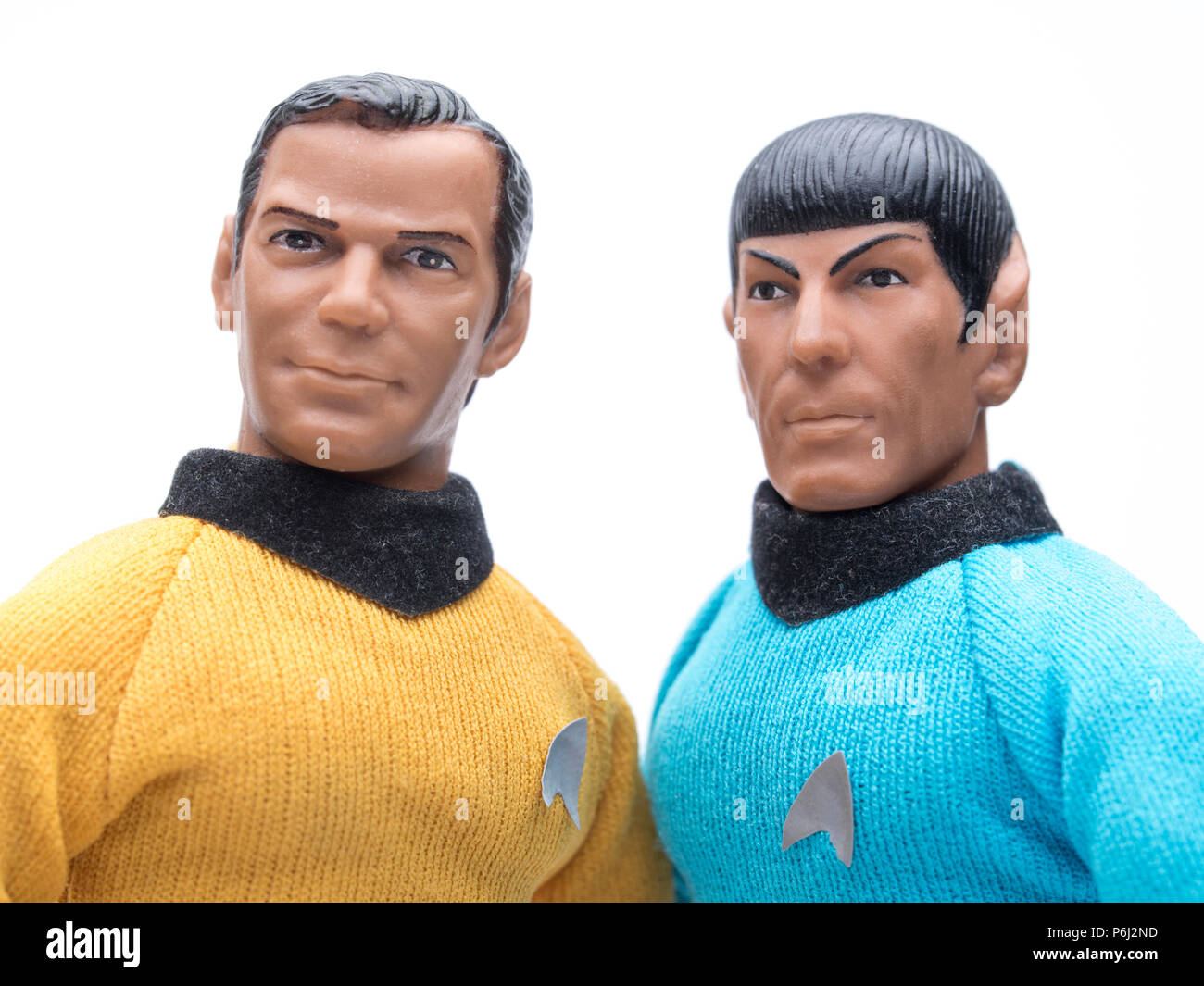 1974 MEGO Star Trek Captain Kirk und Spock Action Figur mit Phaser und Communicator. Stockfoto