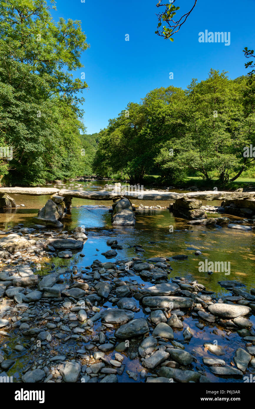 Tarr Schritte Somerset England Juni 27, 2018 Alte 1880 Brücke über den Fluss Barle Stockfoto