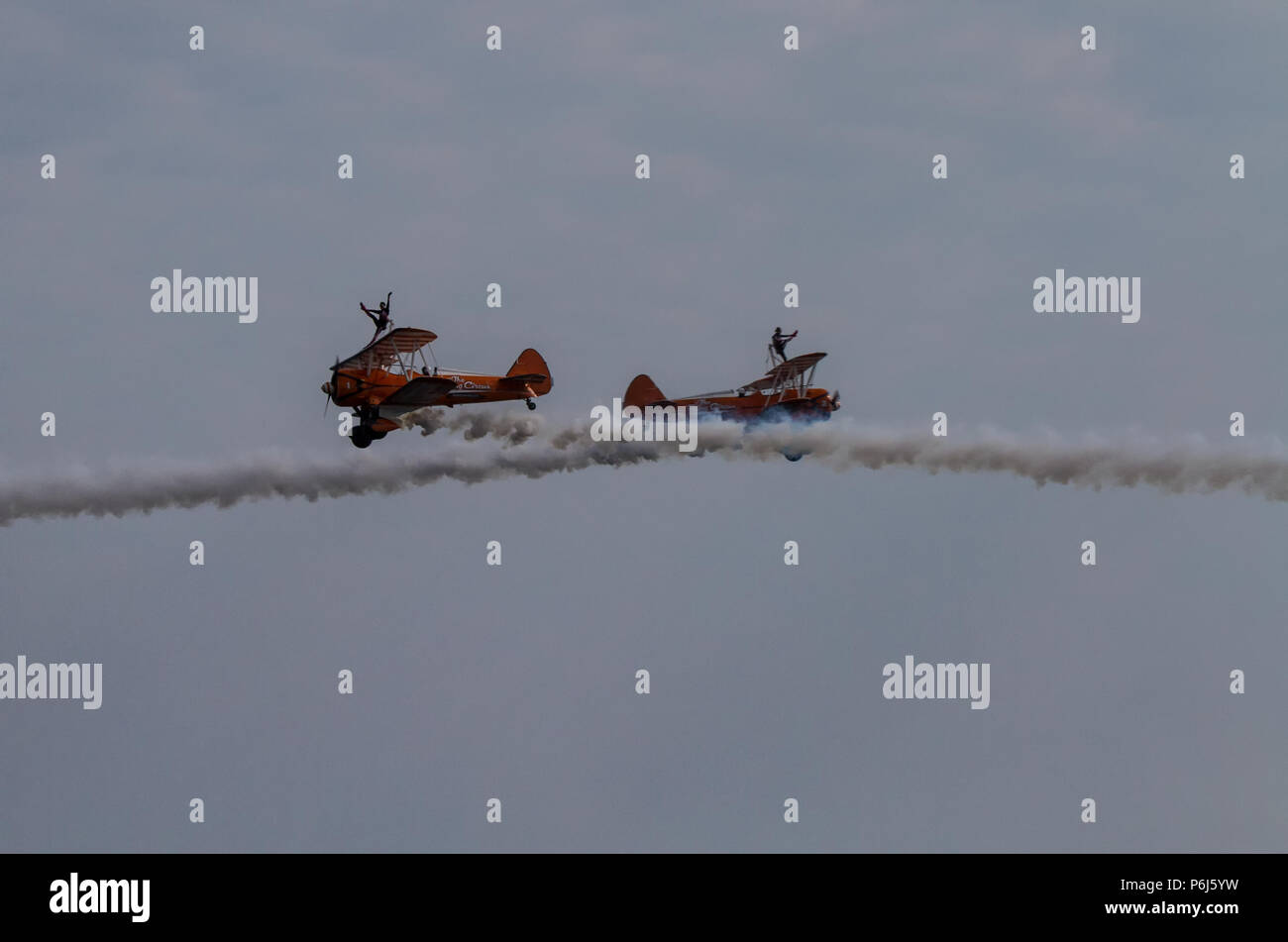 Wing Walker in einem Air Show Stockfoto