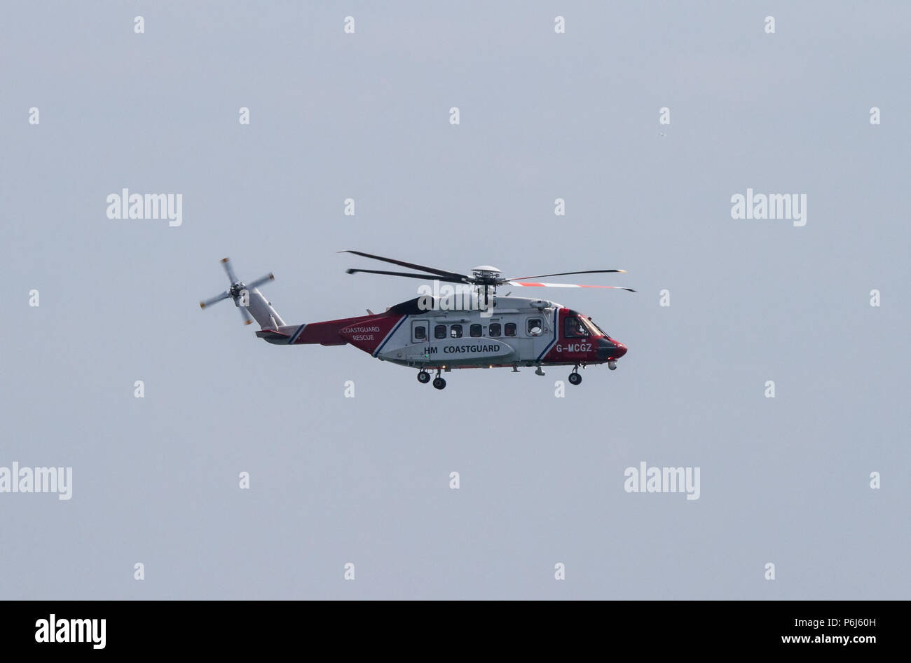 Küstenwache Suche und Rettung Hubschrauber Stockfoto