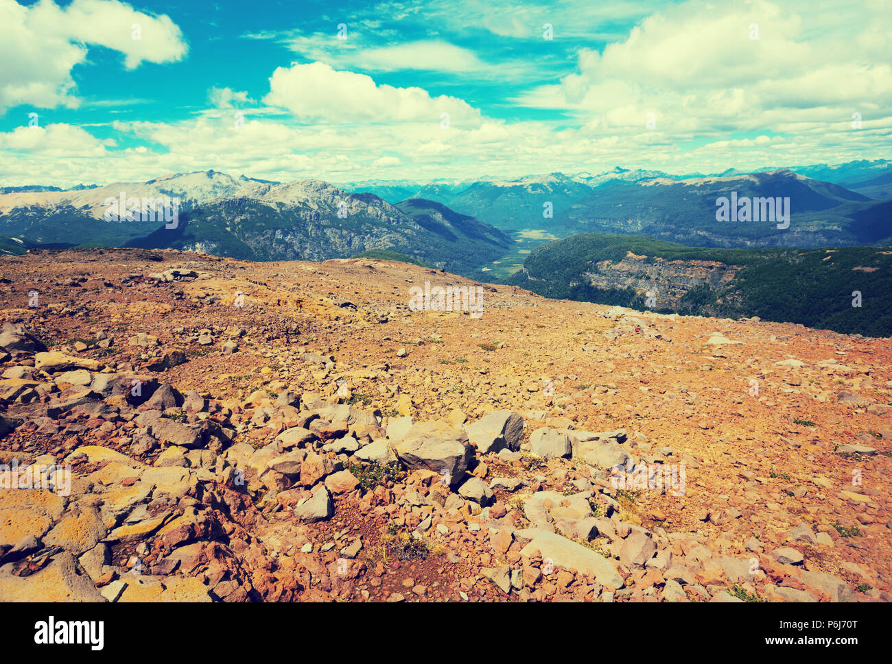 Spektakuläre Aussicht auf den Vulkan Tronador der südlichen Anden und Alerce und Castano Overa Gletscher Stockfoto