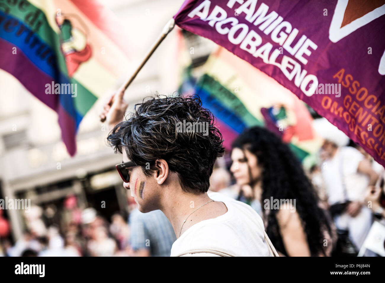 Mailand, 30. JUNI 2018: Tausende von Menschen auf die Straße, in der Innenstadt von Mailand für die Mailänder Pride 2018. Stockfoto