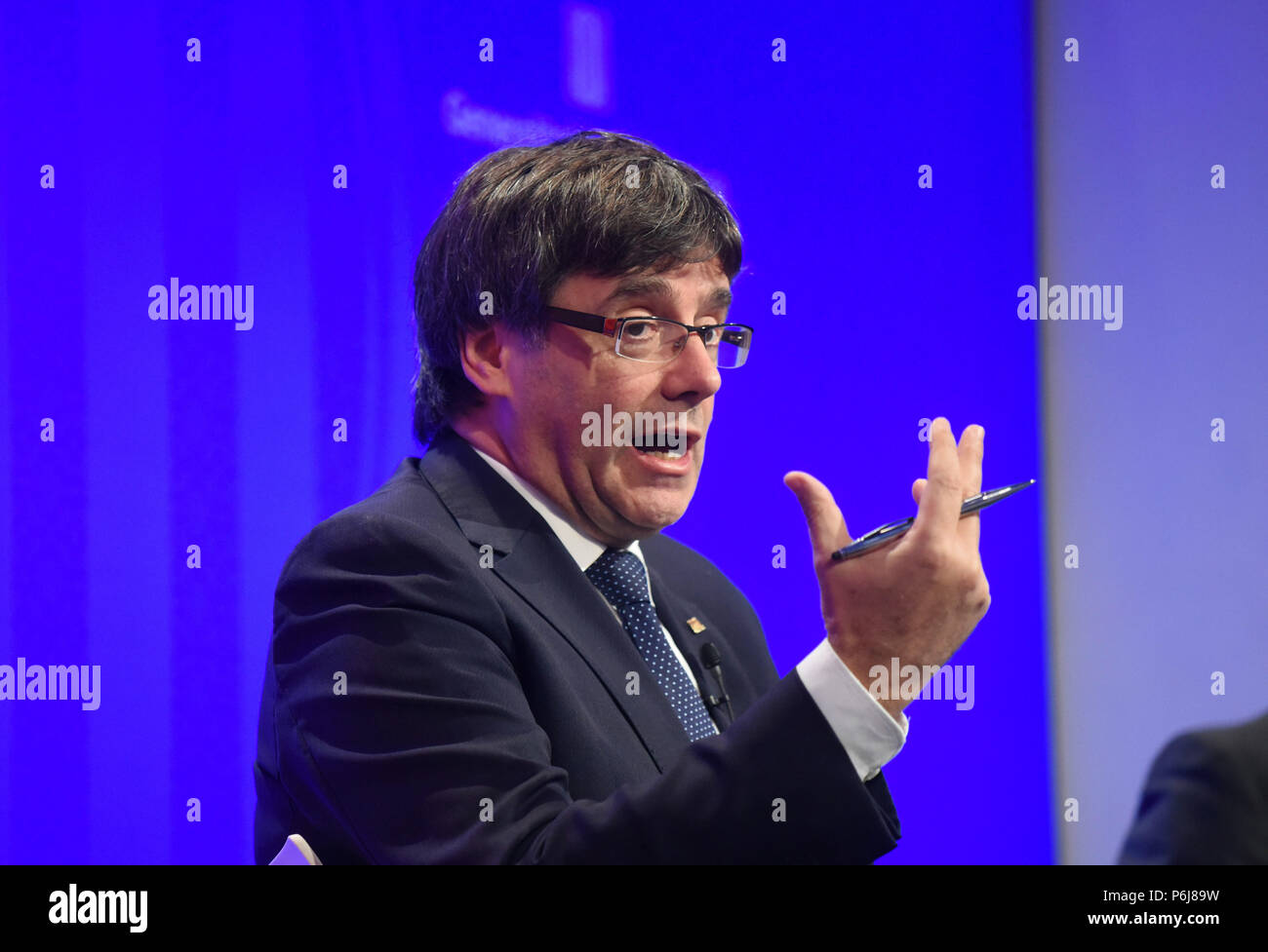 September 11, 2017 - Barcelona, Spanien: Katalanische Präsident Carles Puigdemont besucht eine Pressekonferenz am Morgen bevor Hunderte von Tausende von Katalanen für die Unabhängigkeit während des nationalen Tag der Region marschierten, als 'Diada' bekannt. Portrait du leader indŽpendantiste katalanischen Carles Puigdemont lors d'une Konferenz de presse au Palais de la Generalite, Belagerung du Gouvernement katalanische zur Barcelone.*** FRANKREICH/KEINE VERKÄUFE IN DEN FRANZÖSISCHEN MEDIEN *** Stockfoto