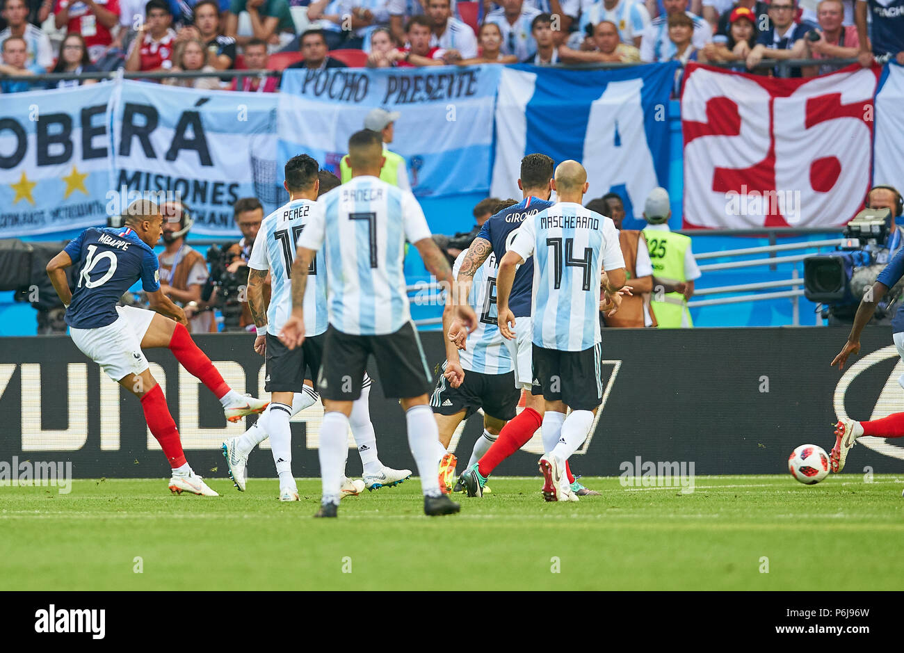 Kasan, Russland, 30. Juni 2018 Kylian MBAPPE, FRA 10 schießen Ziel für 2-3 ARGENTINIEN - FRANKREICH FIFA WM Russland 2018, am Besten von 16, Saison 2018/2019, 30. Juni 2018 Stadion K a z a n - A r e n a in Kasan, Russland. © Peter Schatz/Alamy leben Nachrichten Stockfoto