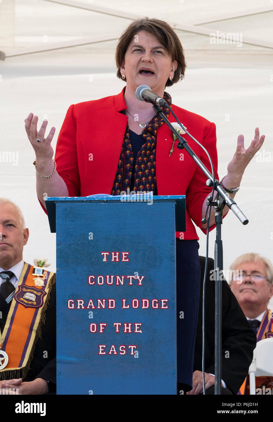 Cowdenbeath, Schottland, Großbritannien. 30 Juni, 2018. Mehr als 4000 Demonstranten nehmen an der jährlichen Schlacht am Boyne Orange Walk in Cowdenbeath, Fife. Der Spaziergang war von DUP-Chef Arlene Foster besucht. Credit: Iain Masterton/Alamy leben Nachrichten Stockfoto