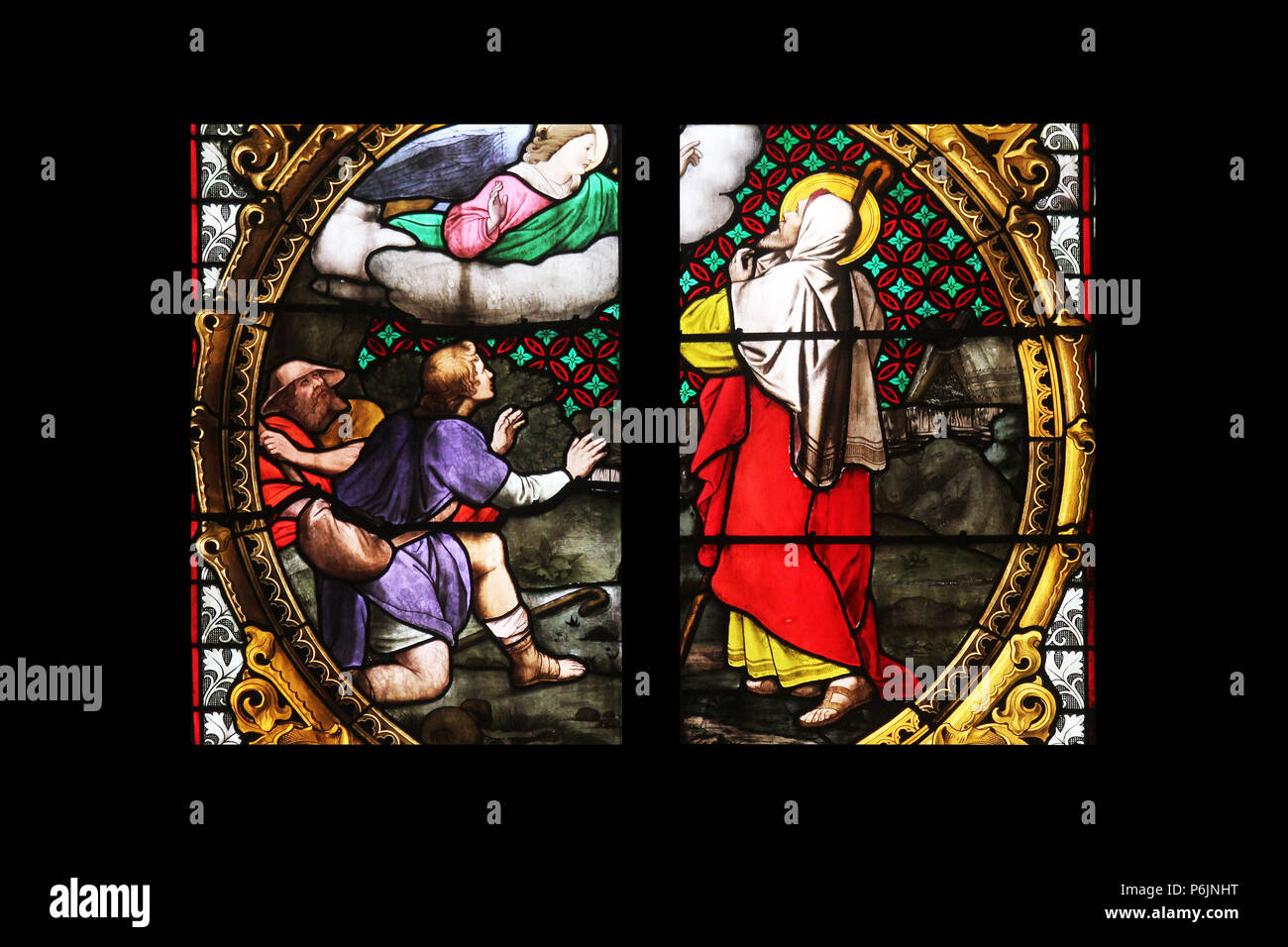 Die Geburt Jesu durch die Engel den Hirten verkündet, Glasfenster in der Kathedrale von Zagreb zu Maria Himmelfahrt geweiht Stockfoto