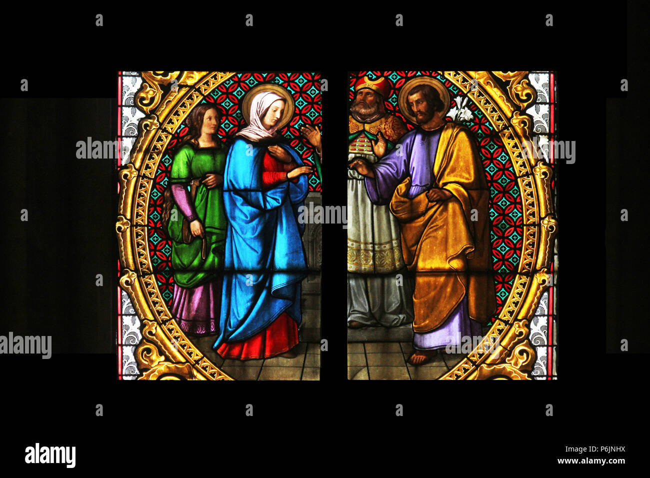 Einrücken von der Jungfrau Maria, Glasfenster in der Kathedrale von Zagreb zu Maria Himmelfahrt geweiht Stockfoto