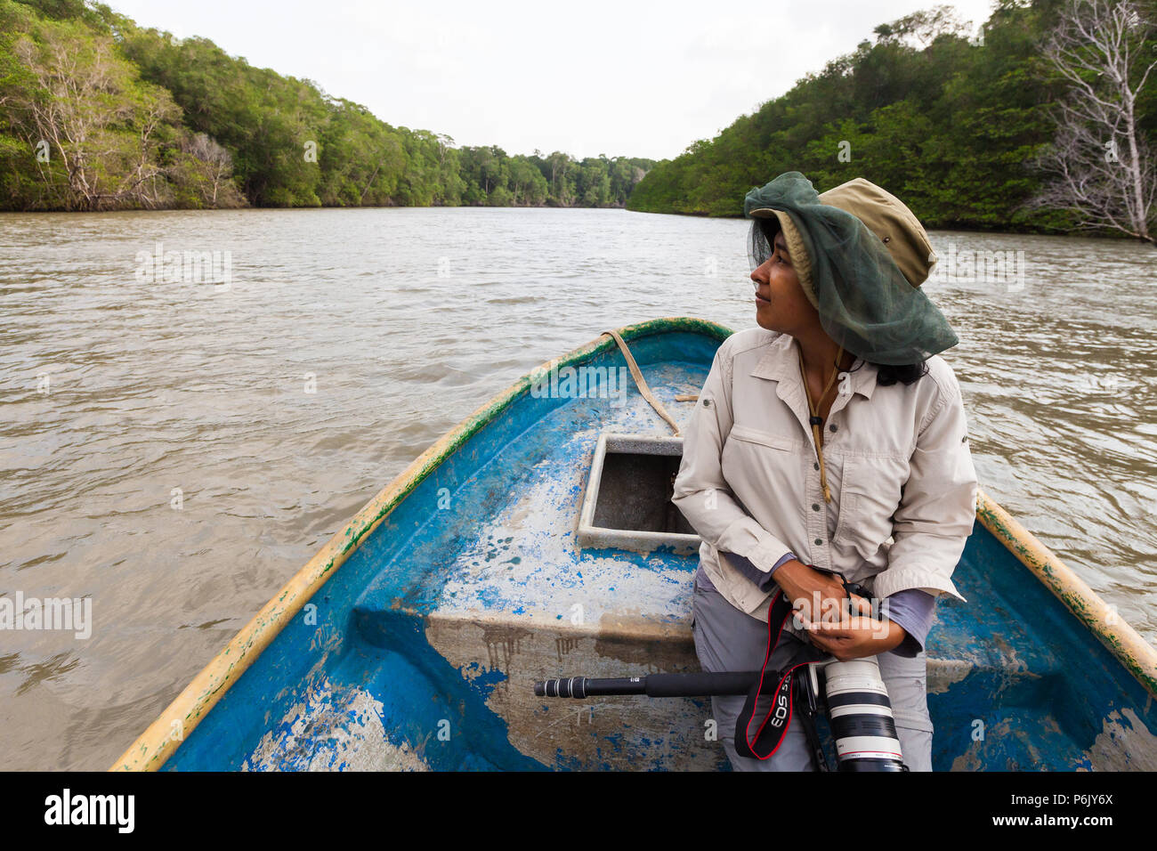 Boot Erkundungen auf dem Rio Grande, Pazifikküste, Provinz Cocle, Republik Panama. Stockfoto