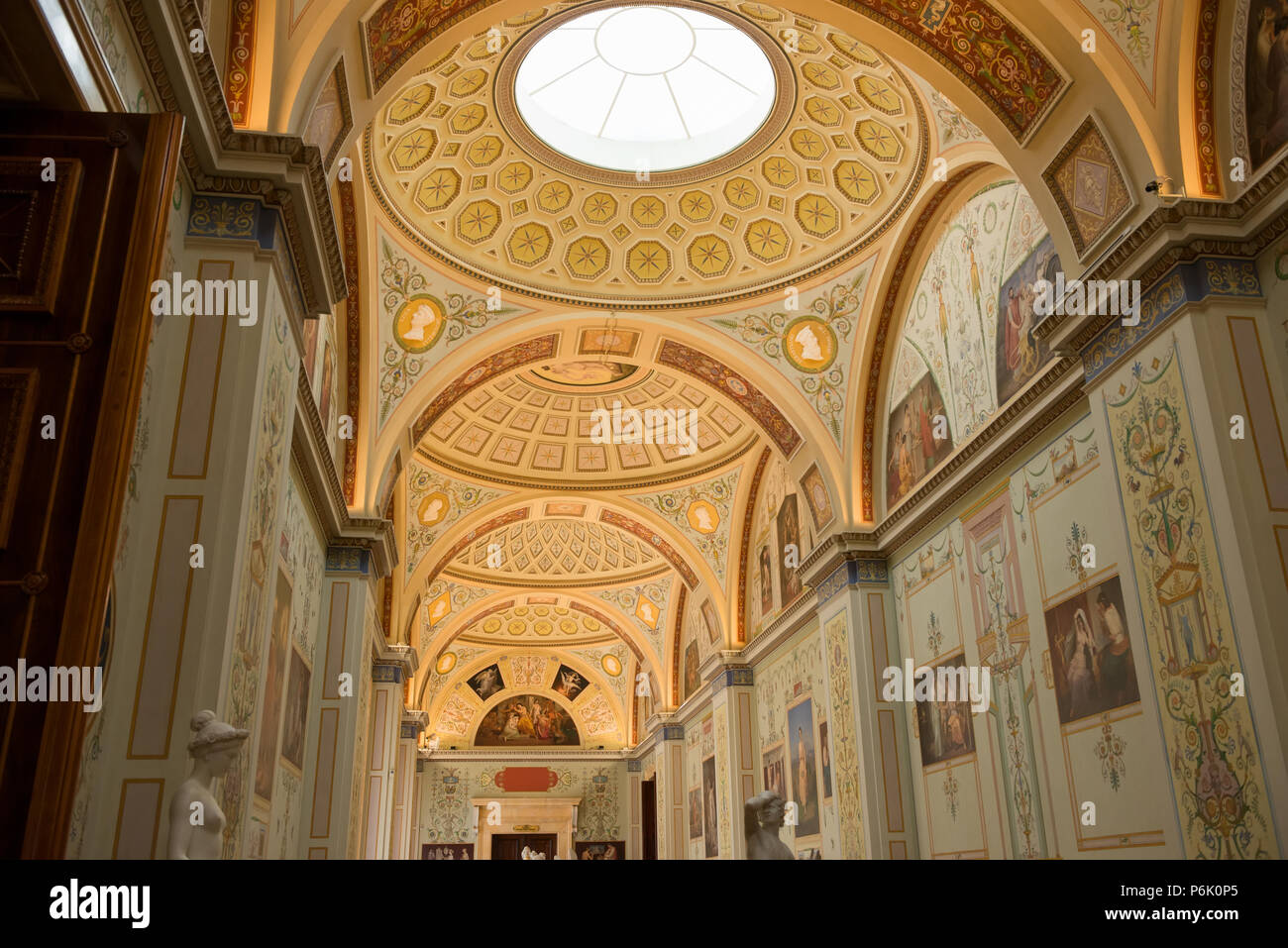 Sankt Petersburg, Russland - 18. AUGUST 2017: Einrichtung der Staatlichen Eremitage St. Petersburg, Russland. Eremitage wurde 1764 gegründet. Jetzt ist es an der Großen Stockfoto