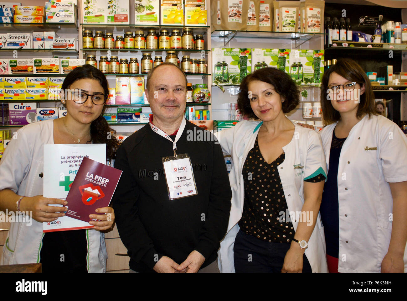 Paris, Frankreich, Gruppenporträt, Französische Apotheker, Pharmazie Necker, , Tom Craig, (63 Jahre alt) AIDS Prävention, Pandemie Menschen, kollektive Aktion contre le sida, Prep Pre Exposure Prophylaxe HIV Prävention Aktivisten [WP] HIV Kampagne europa, Kleinunternehmen Porträts Stockfoto