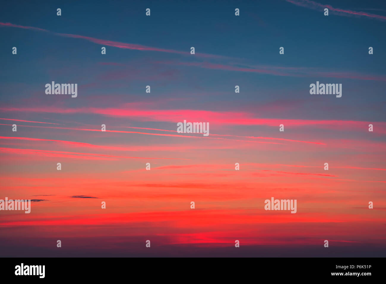 Cloudscape und dramatischen orange sky, sunrise geschossen Stockfoto