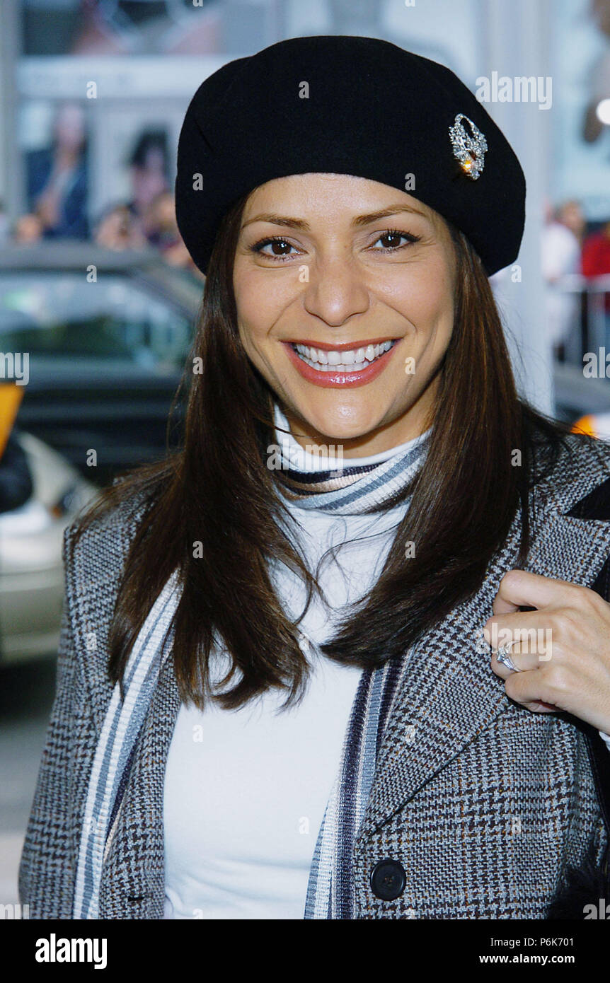 Constance Marie an der Polar Express Premiere auf dem Grauman Chinese Theatre in Los Angeles. 11.07.2004. ConstanceMarie 026 Red Carpet Event, Vertikal, USA, Filmindustrie, Prominente, Fotografie, Bestof, Kunst, Kultur und Unterhaltung, Topix Prominente Fashion/Vertikal, Besten, Event in Hollywood Leben - Kalifornien, Roter Teppich und backstage, USA, Film, Stars, Film Stars, TV Stars, Musik, Promis, Fotografie, Bestof, Kunst, Kultur und Unterhaltung, Topix, headshot, vertikal, eine Person aus dem Jahr 2004, Anfrage tsuni@Gamma-USA.com Stockfoto