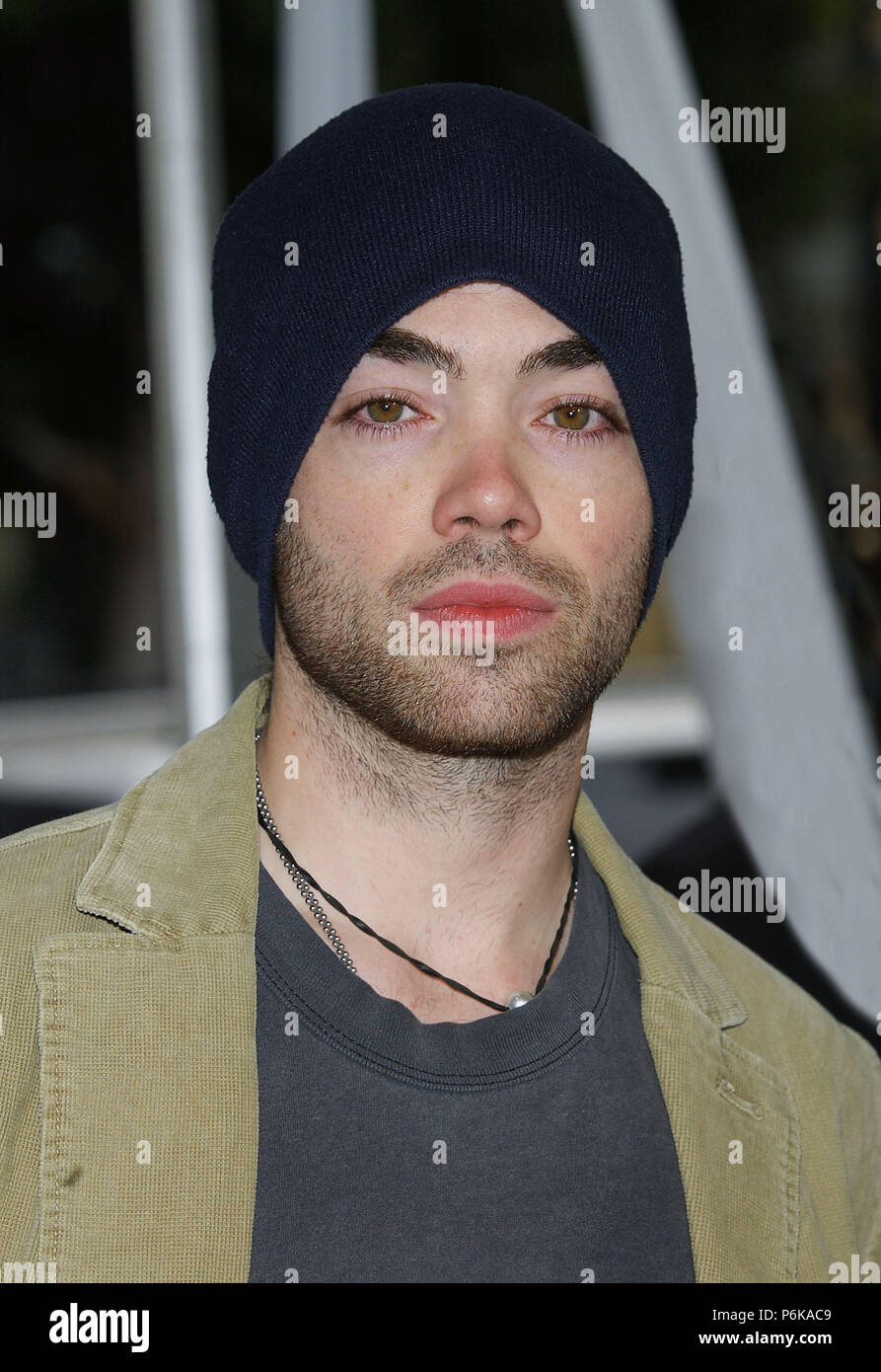 John Hensley (Nip/Tuck) Ankunft in der Polar Express Premiere auf dem Grauman Chinese Theatre in Los Angeles. 11.07.2004. HensleyJohn nrp Tuck 079 Red Carpet Event, Vertikal, USA, Filmindustrie, Prominente, Fotografie, Bestof, Kunst, Kultur und Unterhaltung, Topix Prominente Fashion/Vertikal, Besten, Event in Hollywood Leben - Kalifornien, Roter Teppich und backstage, USA, Film, Stars, Film Stars, TV Stars, Musik, Promis, Fotografie, Bestof, Kunst, Kultur und Unterhaltung, Topix, headshot, vertikal, eine Person aus dem Jahr 2004, Anfrage tsuni @ Gamma-US Stockfoto