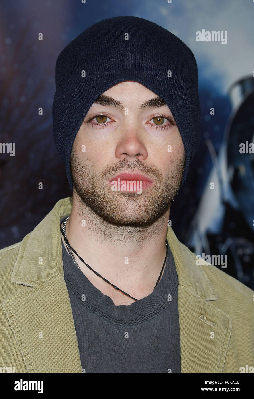 John Hensley (Nip/Tuck) Ankunft in der Polar Express Premiere auf dem Grauman Chinese Theatre in Los Angeles. 11.07.2004. HensleyJohn nrp Tuck 081 Red Carpet Event, Vertikal, USA, Filmindustrie, Prominente, Fotografie, Bestof, Kunst, Kultur und Unterhaltung, Topix Prominente Fashion/Vertikal, Besten, Event in Hollywood Leben - Kalifornien, Roter Teppich und backstage, USA, Film, Stars, Film Stars, TV Stars, Musik, Promis, Fotografie, Bestof, Kunst, Kultur und Unterhaltung, Topix, headshot, vertikal, eine Person aus dem Jahr 2004, Anfrage tsuni @ Gamma-US Stockfoto