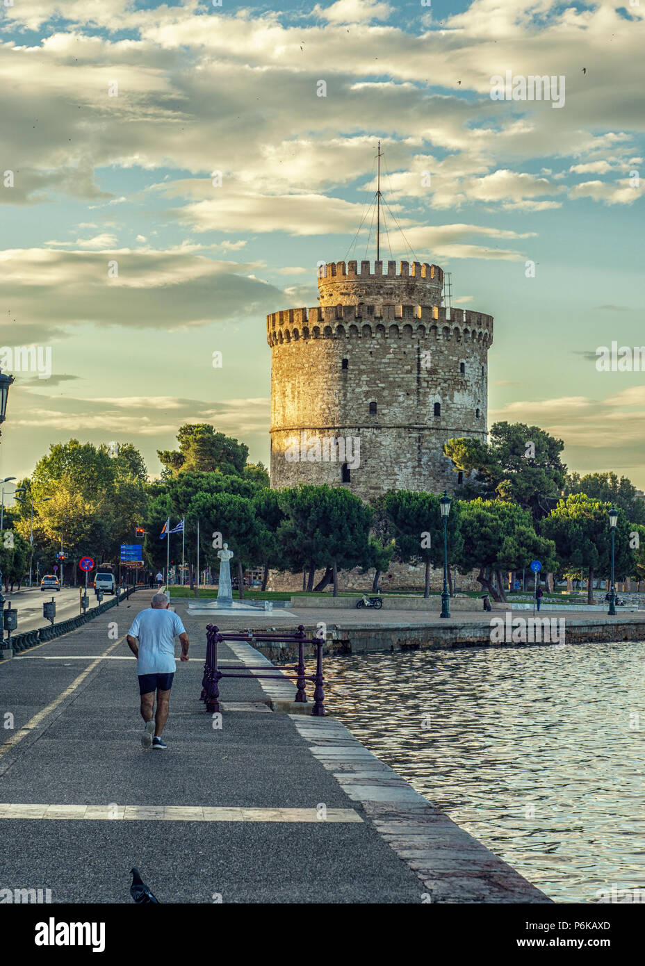 Weißen Turm der Stadt Thessaloniki am Morgen Stockfoto