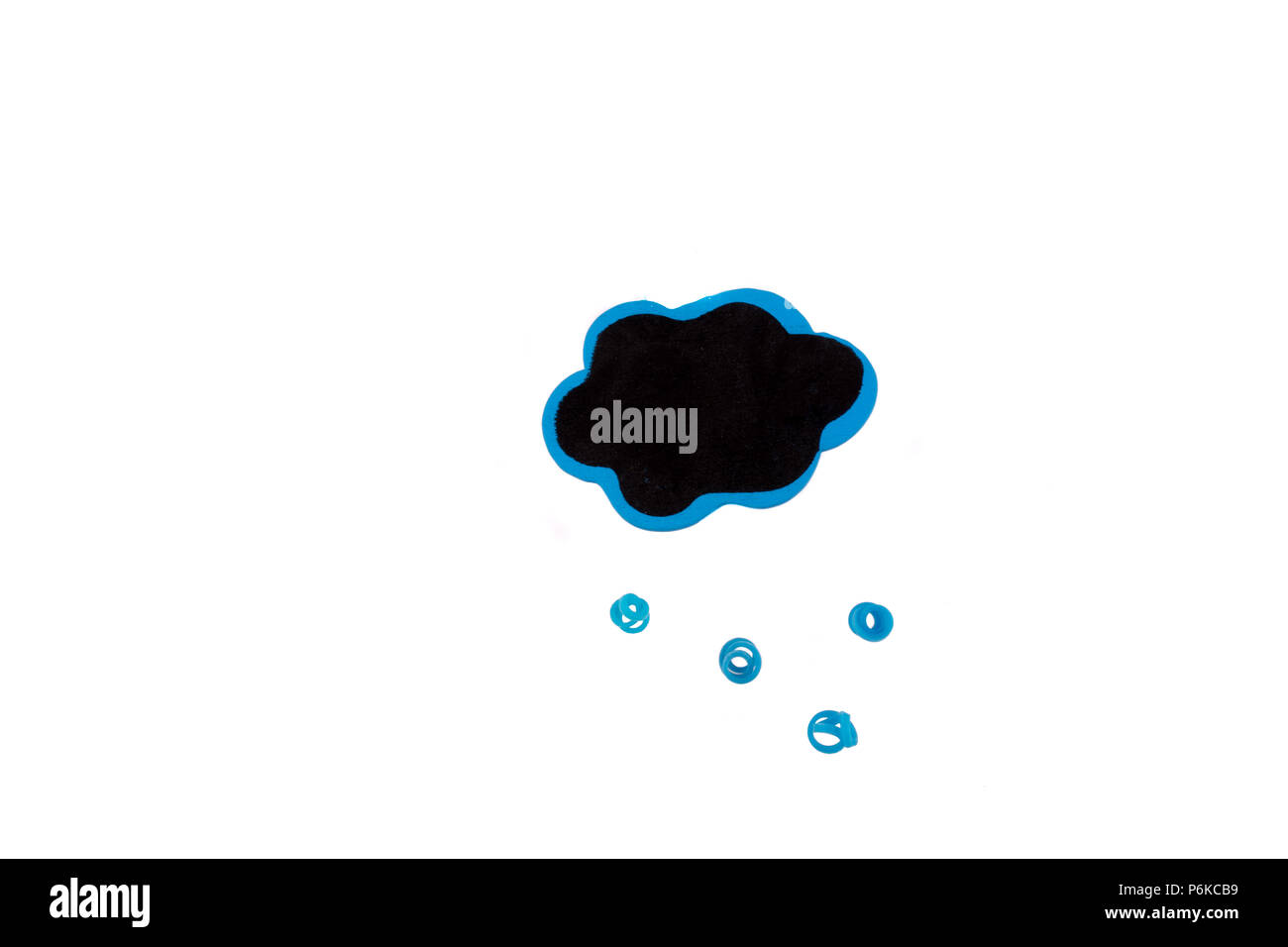Regnet Cloud auf weißem Hintergrund Stockfoto