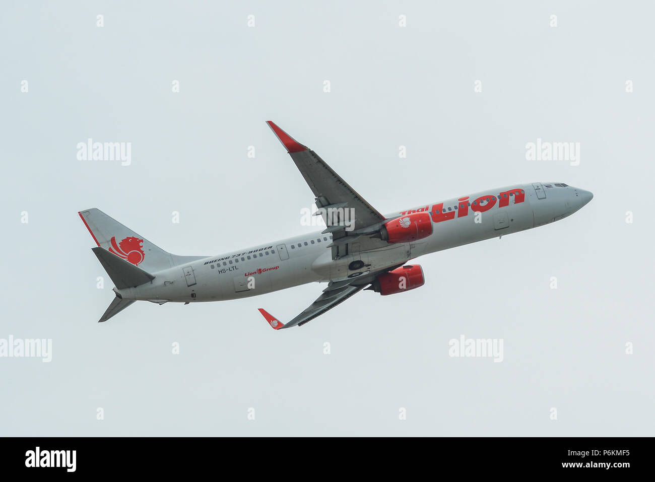 Bangkok, Thailand - 23.April 2018. Eine Boeing 737-800 Flugzeug von Thai Lion Air nehmen - weg vom Don Muang International Airport (DMK) in Bangkok, Thailan Stockfoto