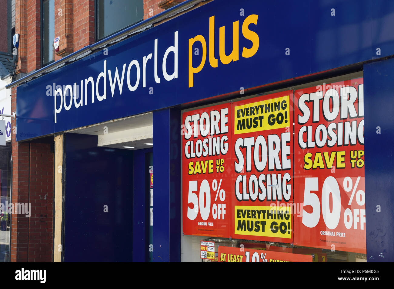 Die Poundworld Plus speichern in Chester, Großbritannien mit Zeichen in das Fenster zur Ankündigung und der filialschließung Stockfoto