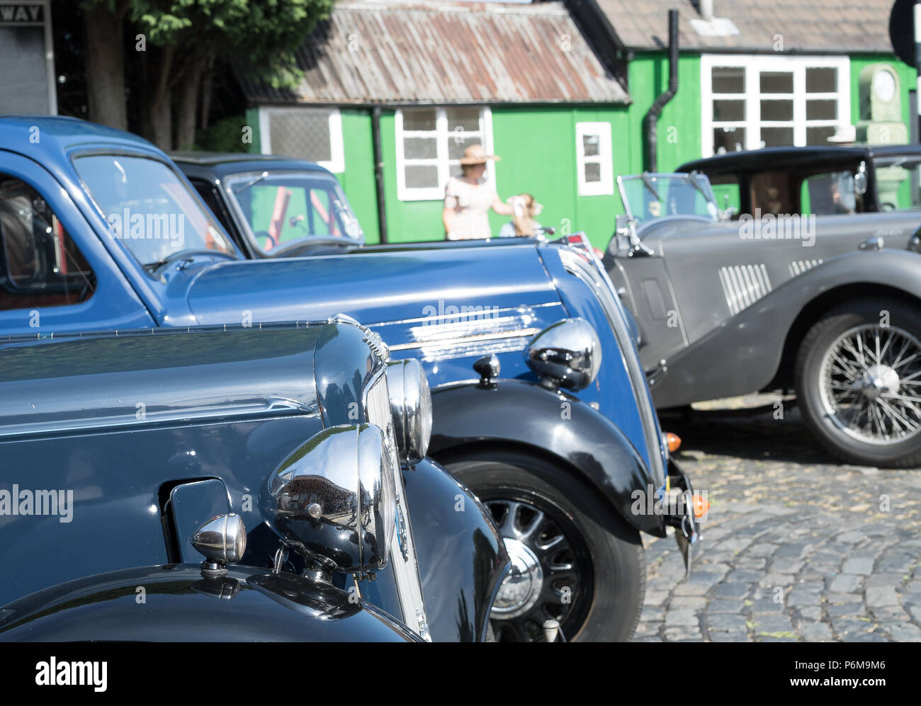 Kidderminster, Großbritannien. 1. Juli 2018. Eine Reise zurück in die Zeit weiterhin an der Severn Valley Railway, wie alle Beteiligten die Uhr zurück in die 1940er Jahre. Besucher und Mitarbeiter ziehen alle Register einer realistischen Kriegszeiten Großbritannien von allen auf diesem Erbe Eisenbahnstrecke erfahren wird, zu gewährleisten. Quelle: Lee Hudson/Alamy leben Nachrichten Stockfoto