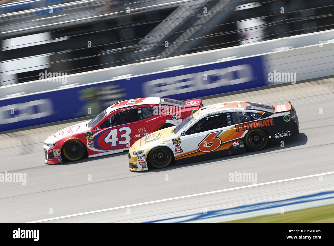 Joliet, Illinois, USA. 1. Juli 2018. Trevor Bayne (6) Schlachten für Position während des Overton 400 an der Chicagoland Speedway in Joliet, Illinois Credit: Justin R. Noe Asp Inc/ASP/ZUMA Draht/Alamy leben Nachrichten Stockfoto