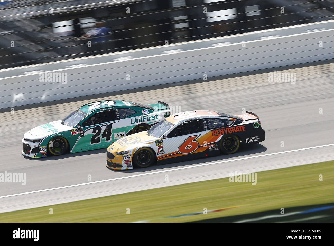 Joliet, Illinois, USA. 1. Juli 2018. Trevor Bayne (6) Schlachten für Position während des Overton 400 an der Chicagoland Speedway in Joliet, Illinois Credit: Justin R. Noe Asp Inc/ASP/ZUMA Draht/Alamy leben Nachrichten Stockfoto