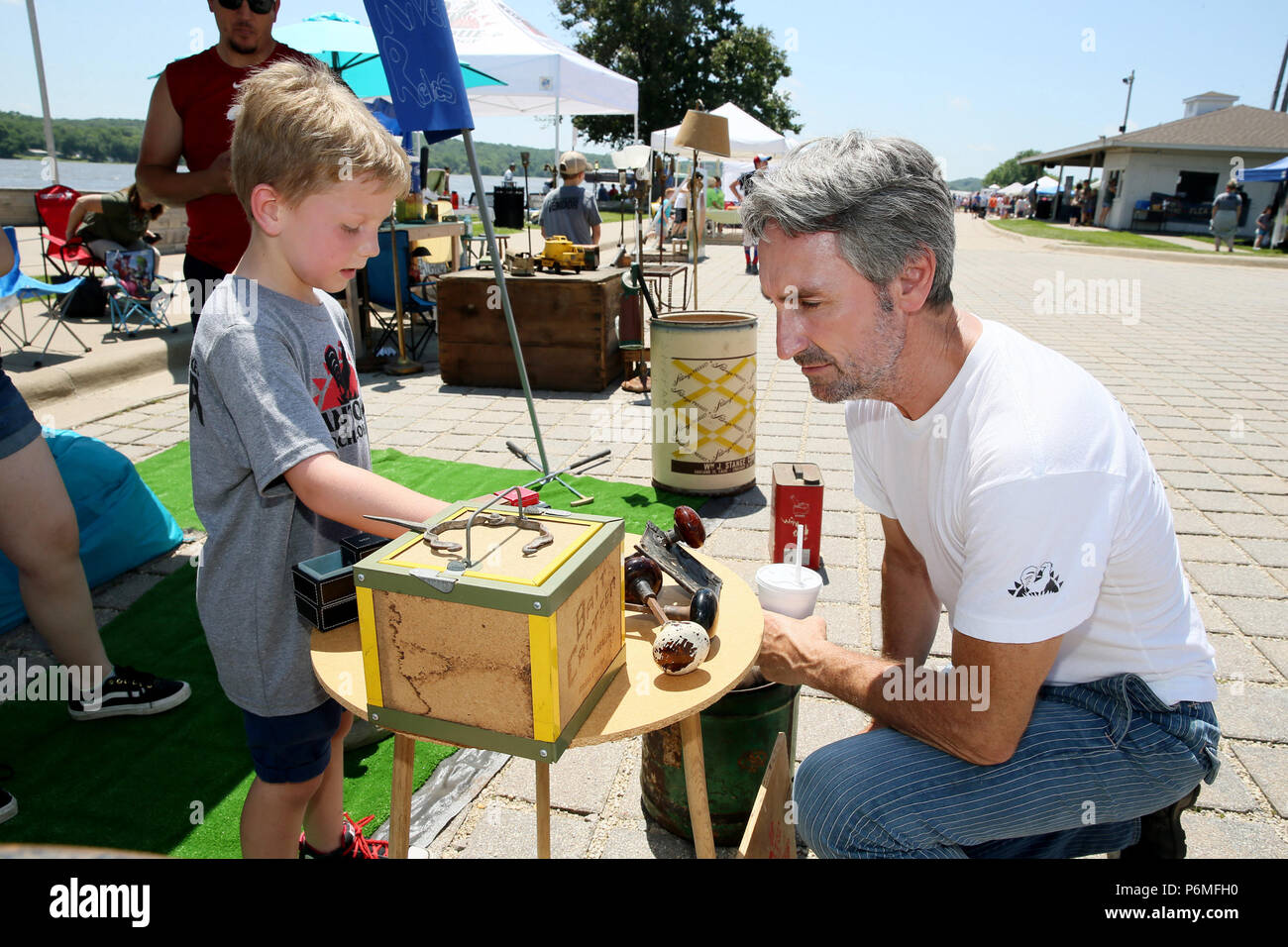 Le Claire, Iowa, USA. 30. Juni, 2018. Mike Wolfe aus der Geschichte der amerikanischen Picker bei Veranstaltung der ''Kid Picker'' von Le Claire, Iowa Samstag, Juni 30th, 2018. Credit: Kevin E. Schmidt/ZUMA Draht/Alamy leben Nachrichten Stockfoto