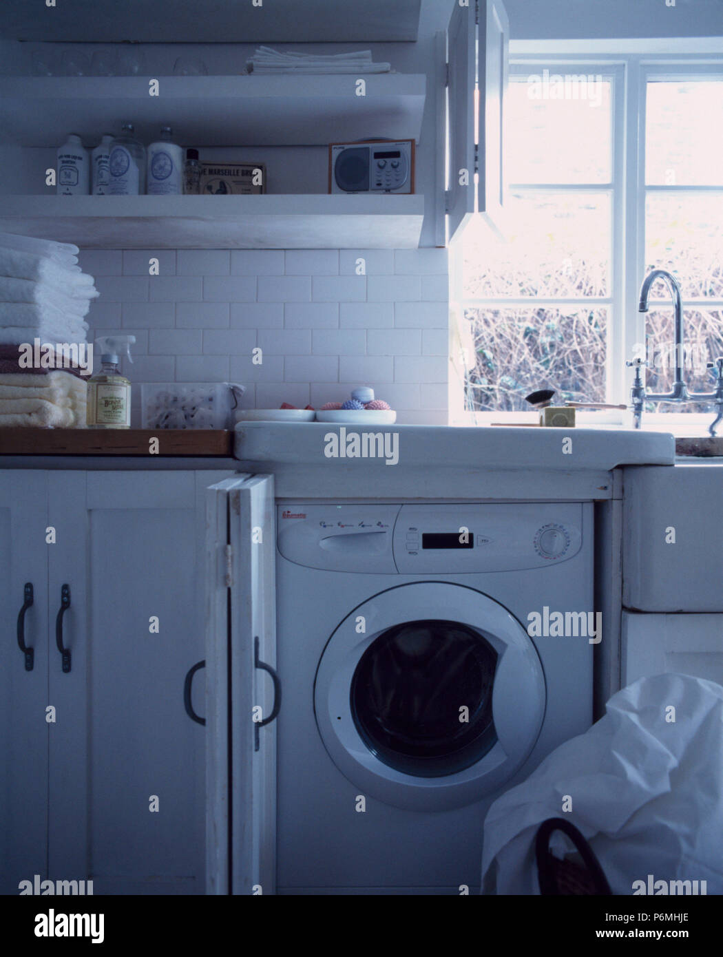 Einbauwaschmaschine -Fotos und -Bildmaterial in hoher Auflösung – Alamy